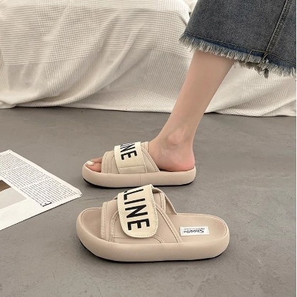 Super Hot And Beautiful Thick Sole Sandals For Women's Summer Outwear Fashion Matching Skirt 2025 New French Outgoing Flat Bottom Slippers