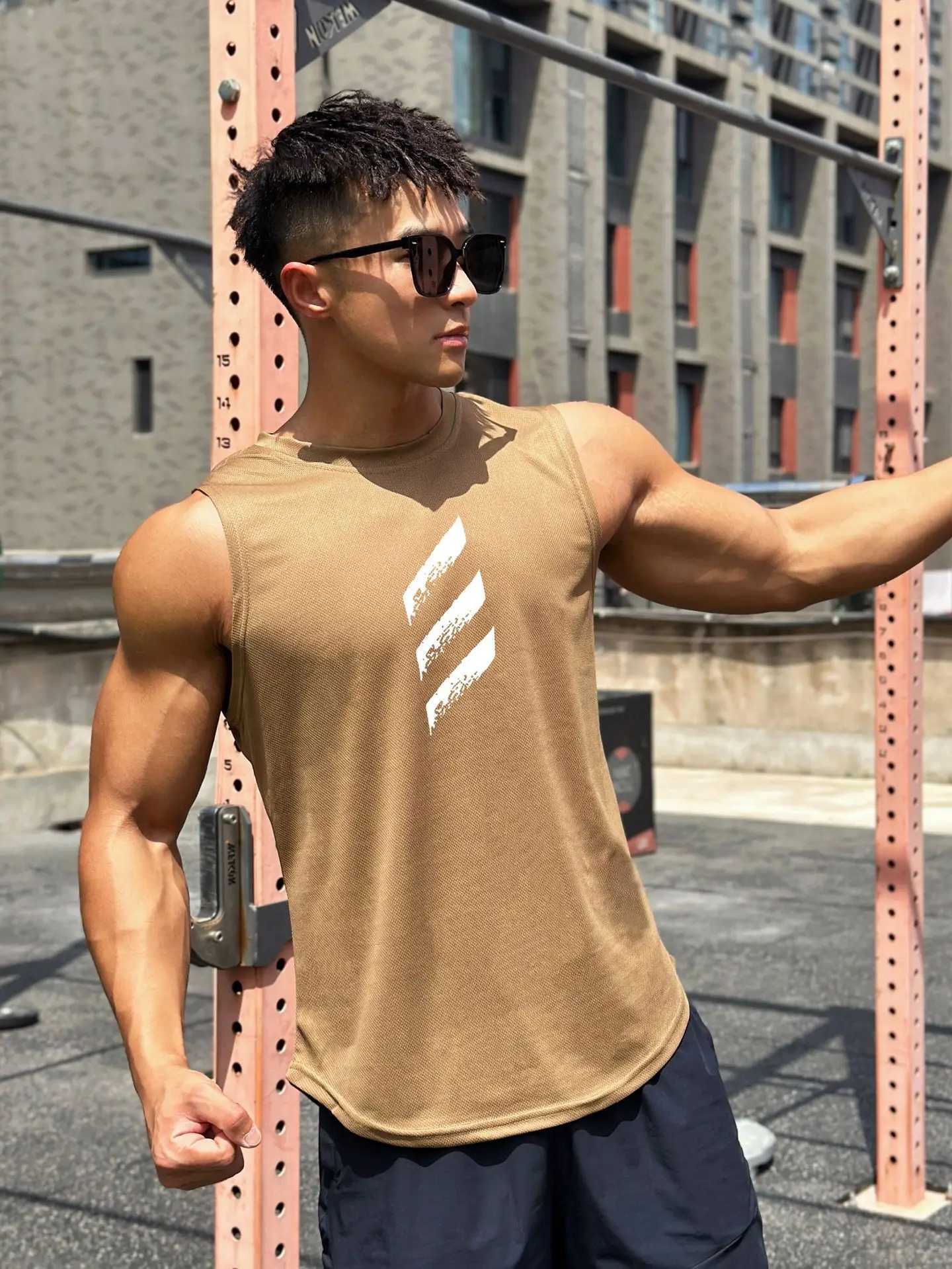 Fashion Simple Mens Tank Tops Casual O-neck Sleeveless Shirts Summer Quick Dry Breathable Gym Tees Outdoor Fitness Sports VestT250318