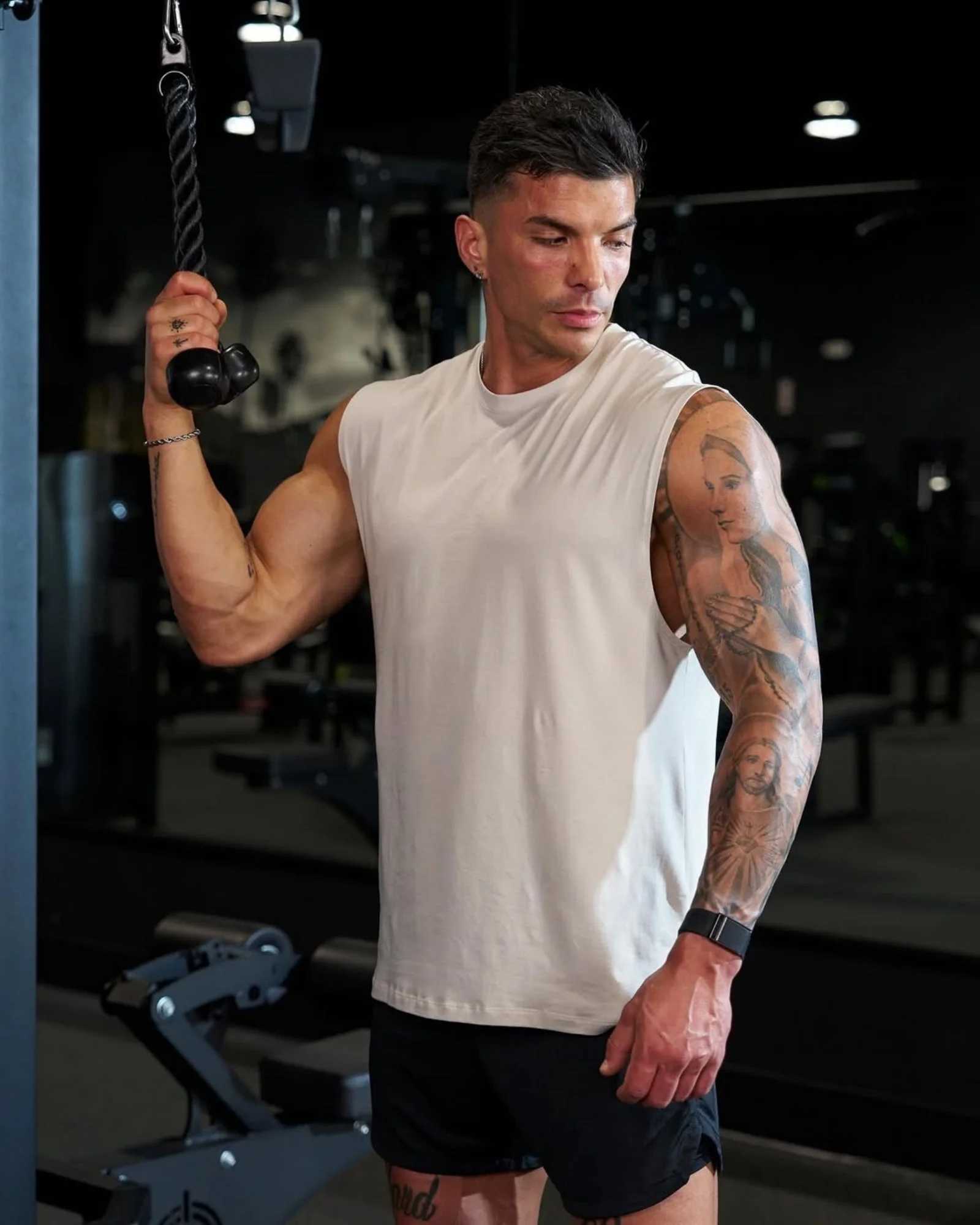 2025 Mens new solid color sports fitness crewneck vest fitness sleeveless blank sports muscle vestT250318