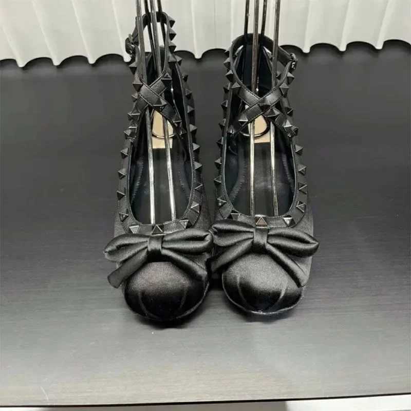 V family in satin ballet shoes fem 2023 new bow French single shoes flat bott Mary Jane princess shoes Y250307