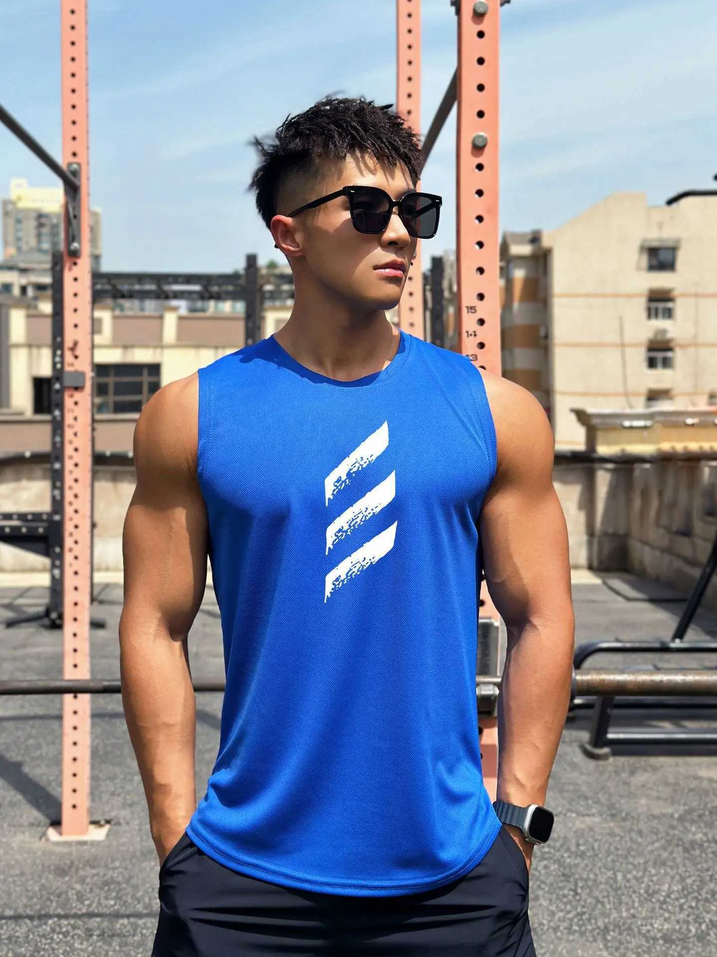 Fashion Simple Mens Tank Tops Casual O-neck Sleeveless Shirts Summer Quick Dry Breathable Gym Tees Outdoor Fitness Sports VestT250318