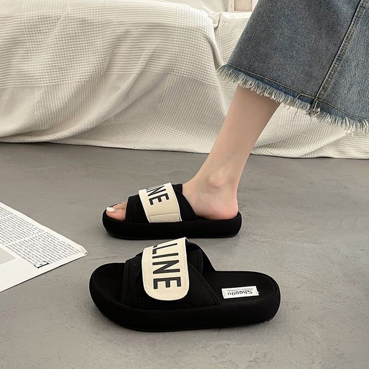 Super Hot And Beautiful Thick Sole Sandals For Women's Summer Outwear Fashion Matching Skirt 2025 New French Outgoing Flat Bottom Slippers