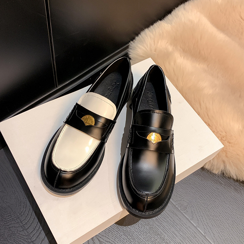 French thick-soled niche women's loafers New style Black and white British style small leather shoes for summer