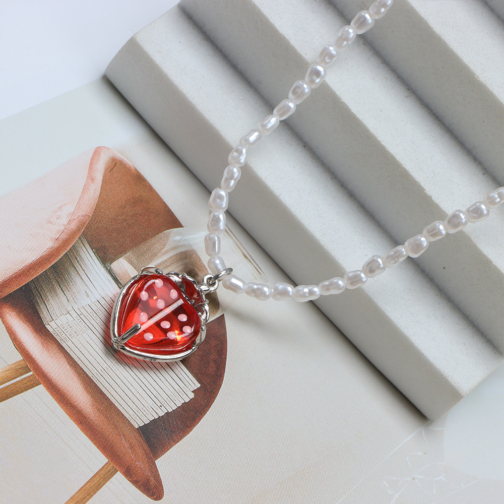 Strawberry heart pearl necklace colorful girl beaded lockbone chain for couple necklace