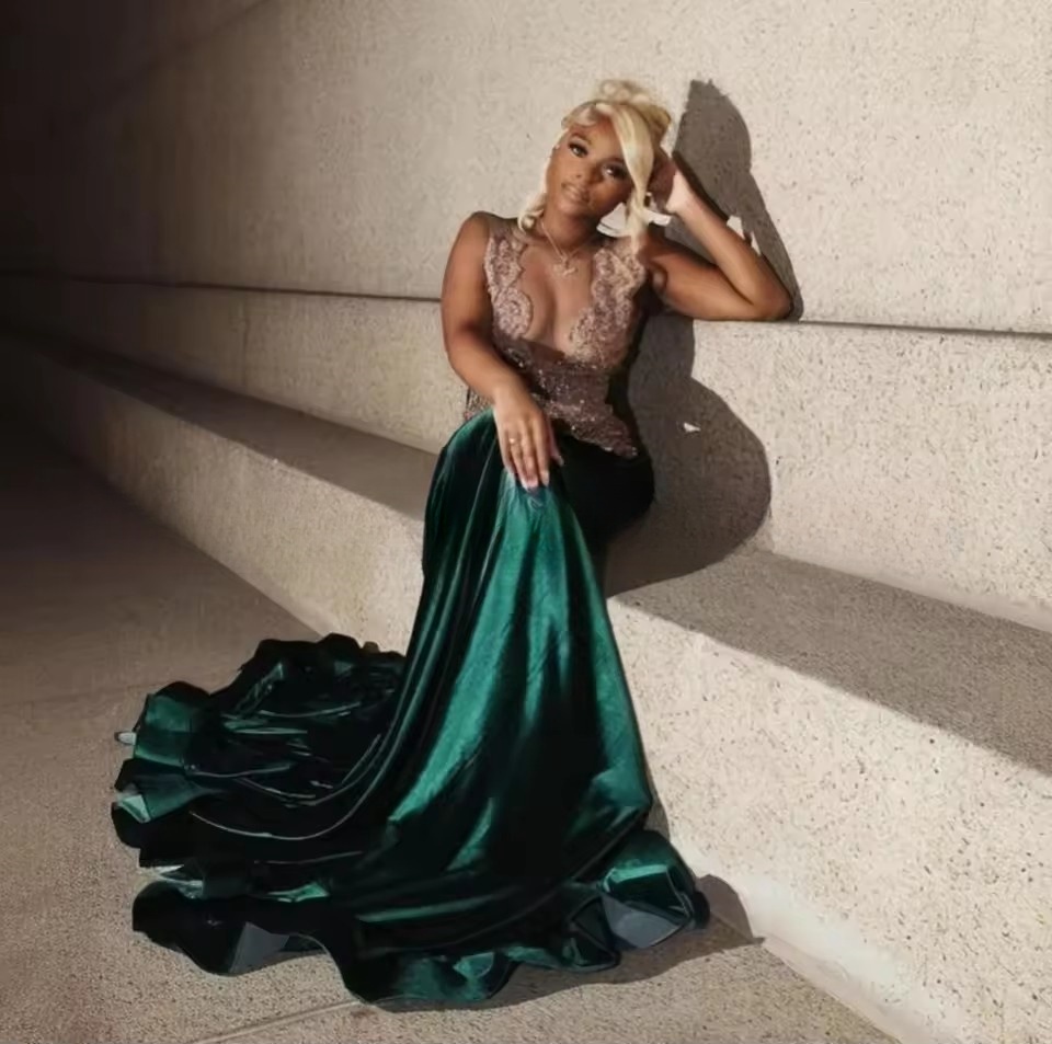 Sparkly Mermaid Green Veet Prom Dresses Black Girl 2025 Sexy Glitter Rhies Beaded Sequin Long Party Dress Customized