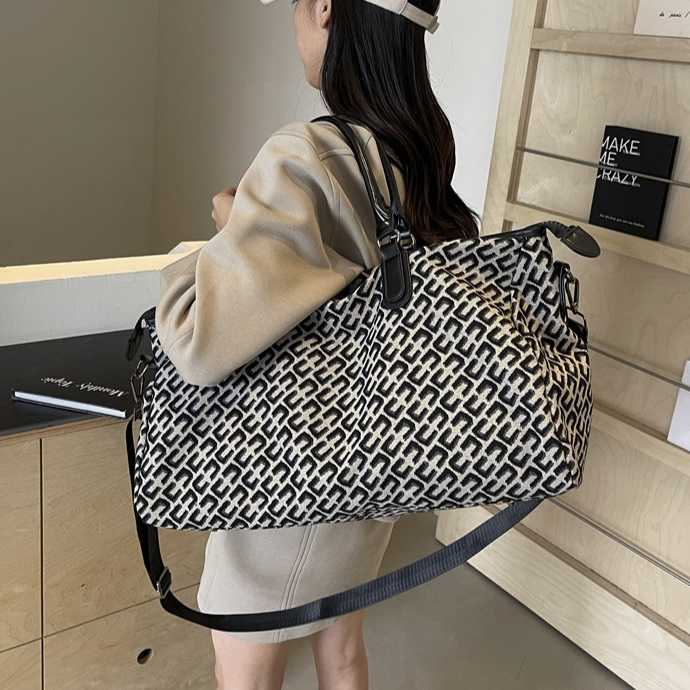 Short Distance Travel Bag, Small Lightweight, Women's Handbag, Large Capacity Yoga Fitness Bag, Korean Version, Travel Luggage Bag 250315