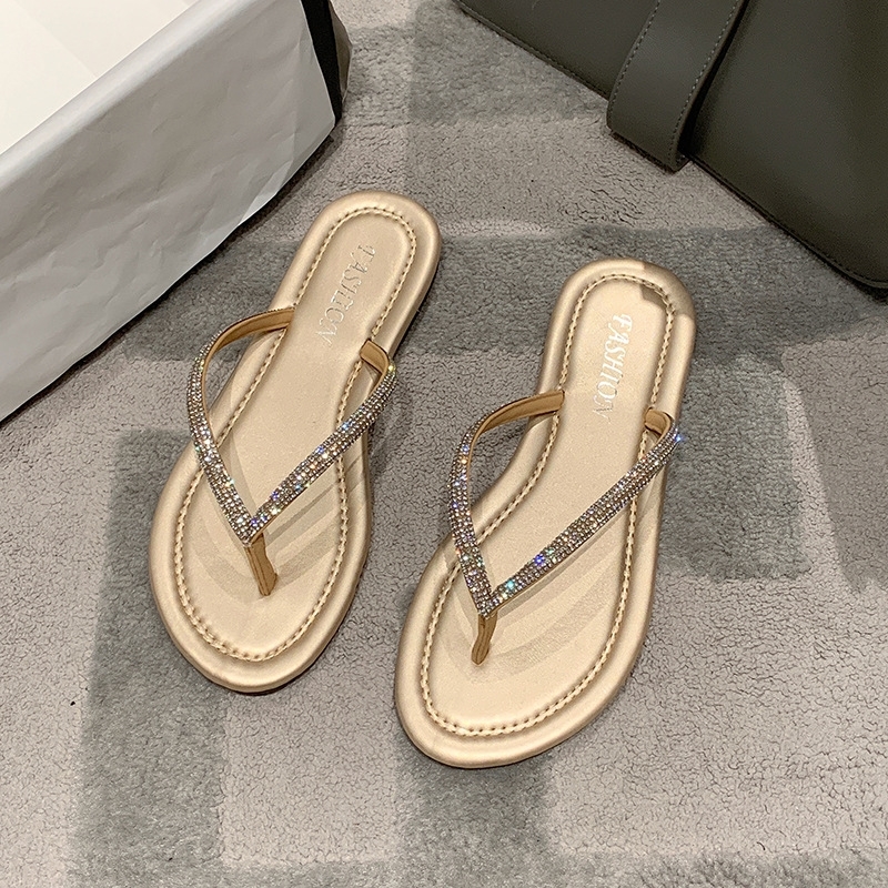 Free shipping 2025 new designer slippers for womens fashion black casual Beach non-slip breathable and comfortable Flip Flops size eur 35-43 daily wea