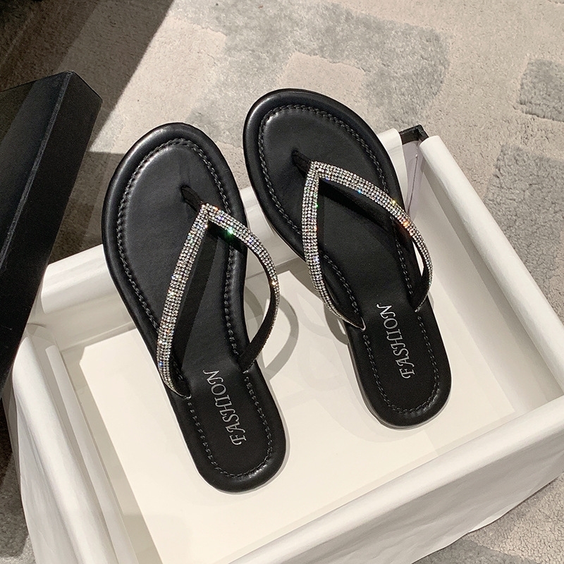 Free shipping 2025 new designer slippers for womens fashion black casual Beach non-slip breathable and comfortable Flip Flops size eur 35-43 daily wea