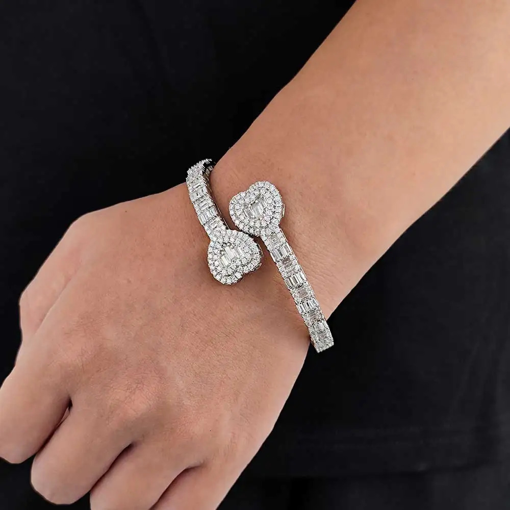 Fashion Hip Hop Jewelry Full Iced Out Heart Baguette CZ Bangle Bracelet Bling Diamond Couple Bracelet 18K Gold Plated 250303
