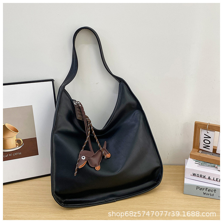 Texture soft leather bag womens 2025 new trendy and versatile casual crossbody bag niche design single shoulder commuting bag