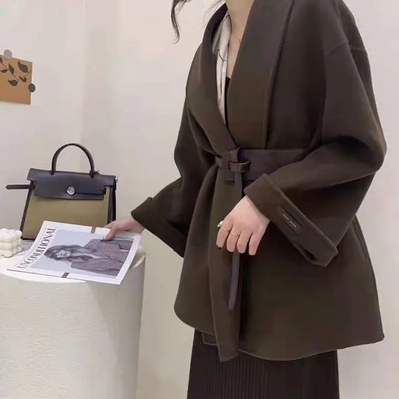 2024 Autumn Mid Long Woollen Coats and Blends Black Elegant with Belt Tweed Jacket Loose Womens Winter Coat in Outerwears 250225