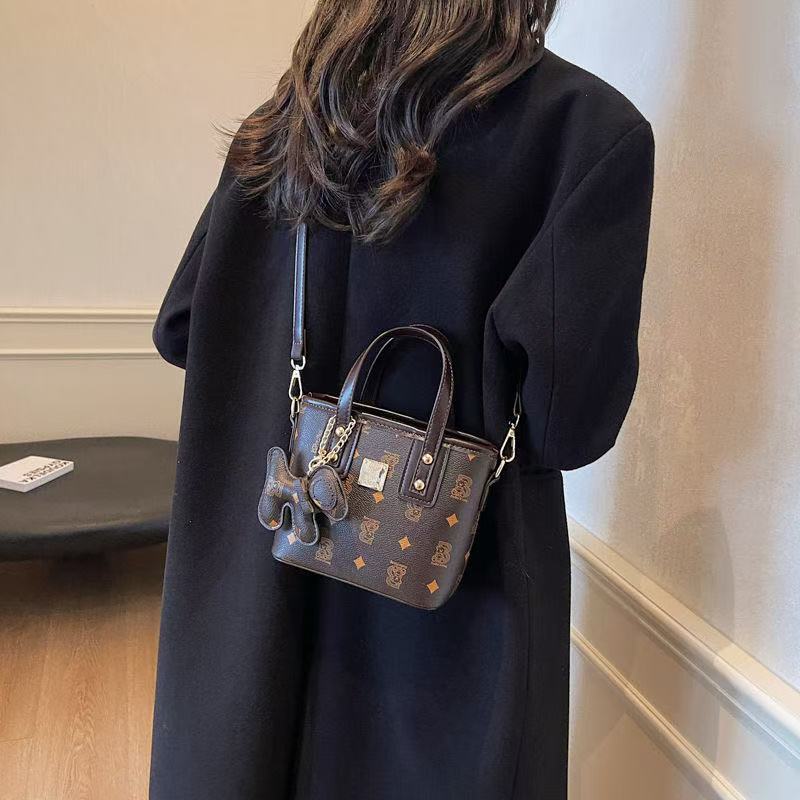 Designer's 2024 autumn/winter new women's suede frosted tote shopping single shoulder hand-held large capacity bag