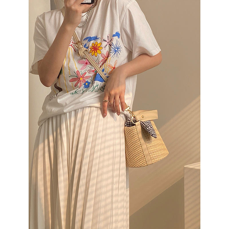 Straw woven bucket bag for women in summer 2025 fashionable internet celebrity personalized knotted handbag crossbody woven bag for women 241018