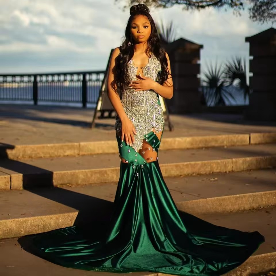 Sparkly Green Satin Prom Dresses For Black Girls 2025 Sexy Mermaid Beaded Rhies Long Party Dress Women Customized