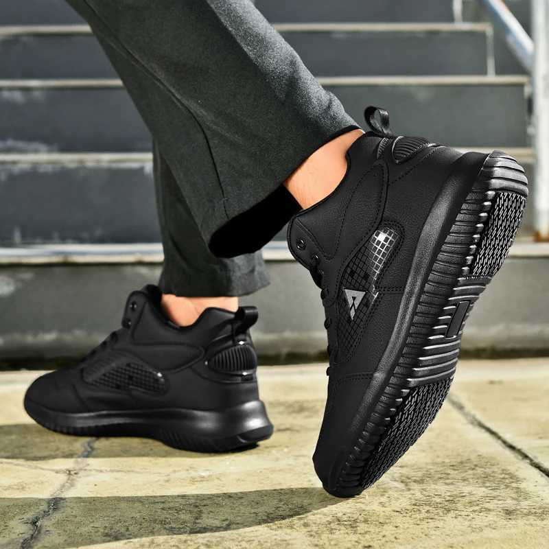 Chef shoes four season light non-slip oil-proof waterproof cfort plus size mens kitchen work shoes fashion casual mens shoes Y250306