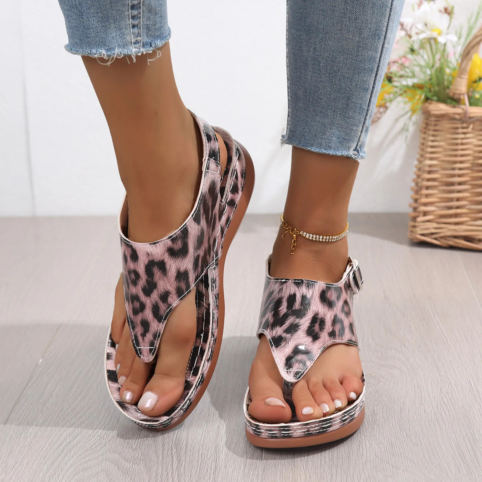 Korean Fashion Ladies Shoes Retro Leopard Print Clip Toe Buckle Thick Sole Sloping Heel Sandals Sandalias De Mujeres En Oferta 250306