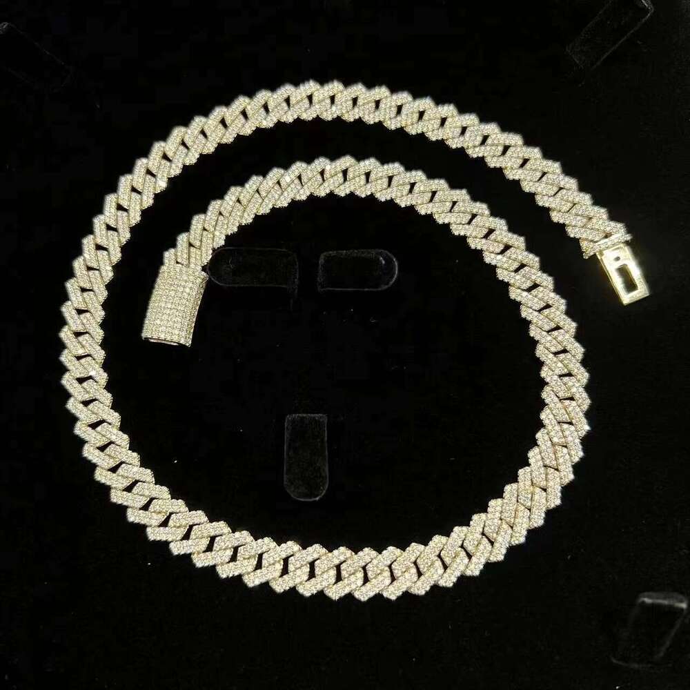 Fancy GRA Certified Sterg Sier VVS Moissanite Cuban K Chain
