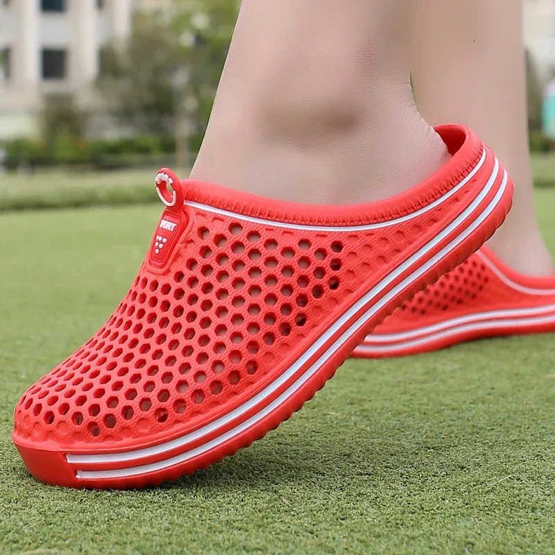 Comfortable Men Pool Summer Outdoor Beach Shoes Men Slip on Garden Clogs Casual Water Shower Slippers Unisex Zapatos 250306