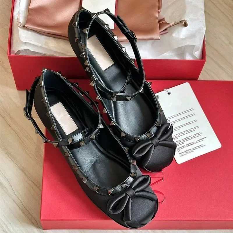 V family in satin ballet shoes fem 2023 new bow French single shoes flat bott Mary Jane princess shoes Y250307