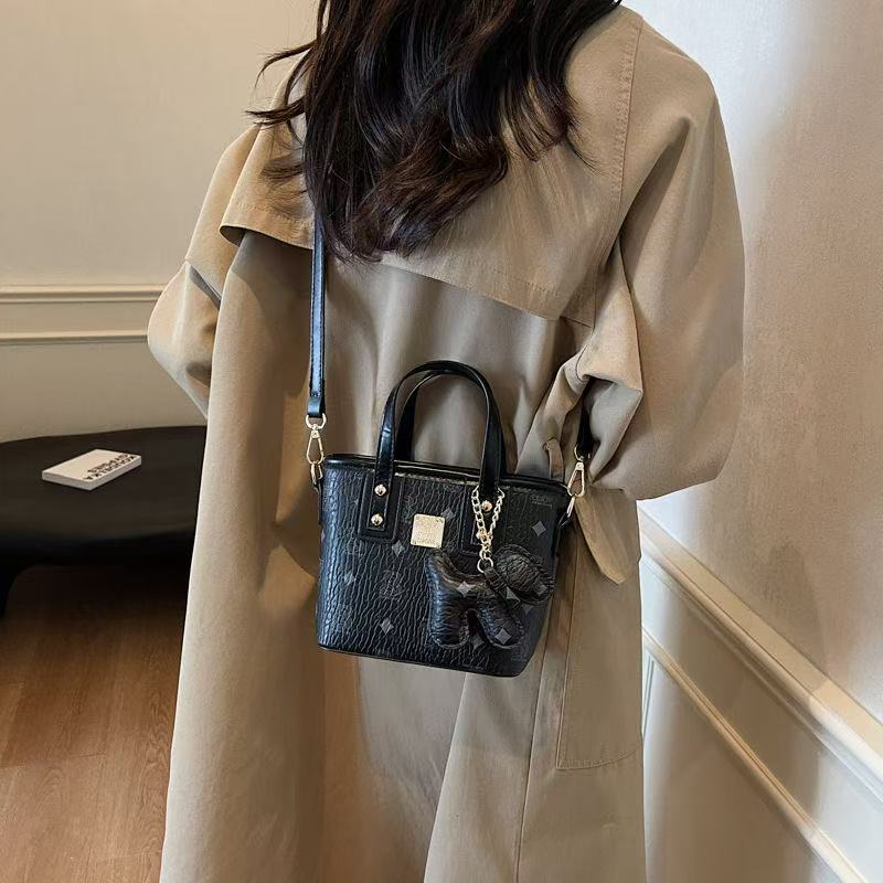Designer's 2024 autumn/winter new women's suede frosted tote shopping single shoulder hand-held large capacity bag