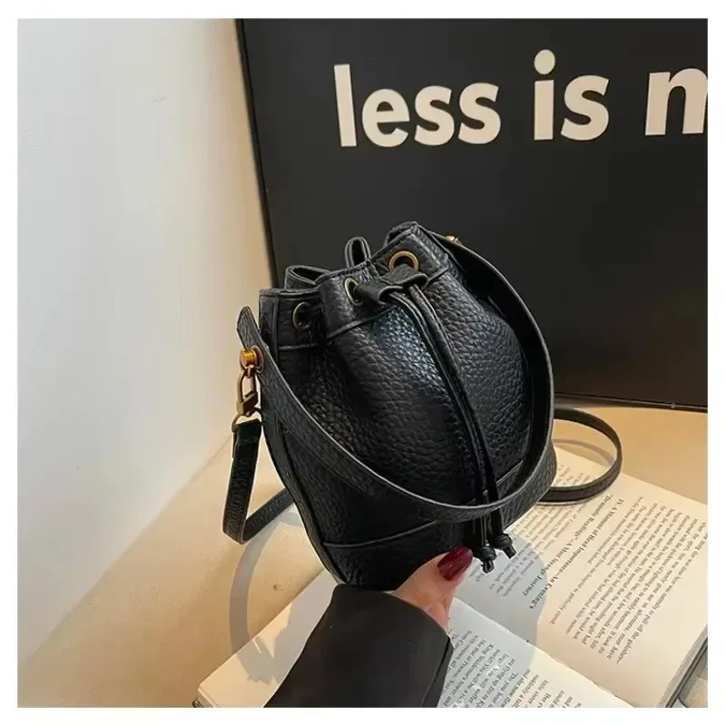 Fashion PU 2024 High Quality Bucket Handbag Solid Color Simple Crossbody Bag Soft Versatile Trendy Shoulder 250227z