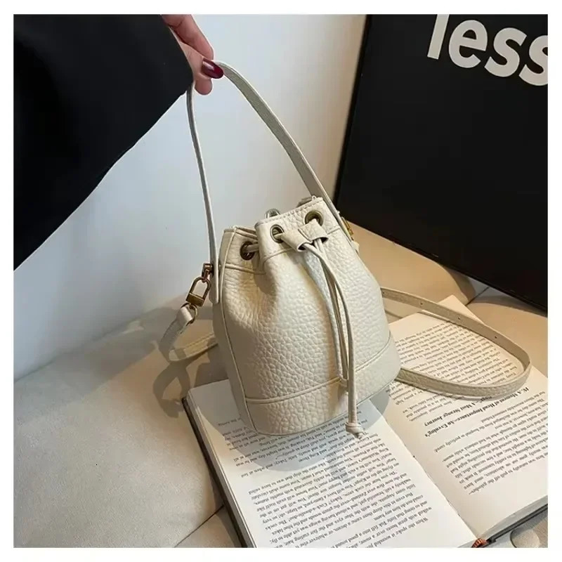 Fashion PU 2024 High Quality Bucket Handbag Solid Color Simple Crossbody Bag Soft Versatile Trendy Shoulder 250227z