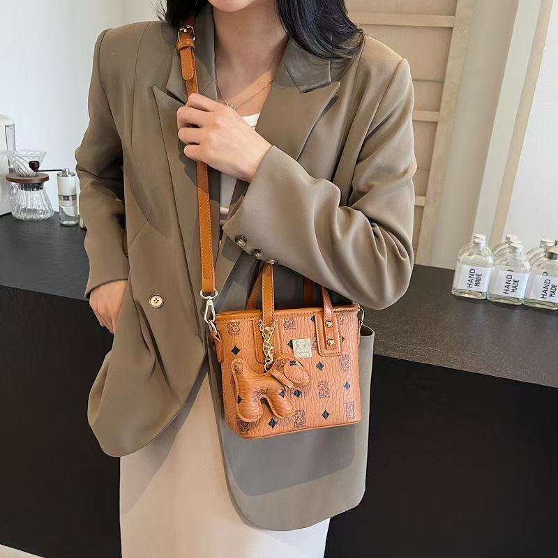 Designer's 2024 autumn/winter new women's suede frosted tote shopping single shoulder hand-held large capacity bag