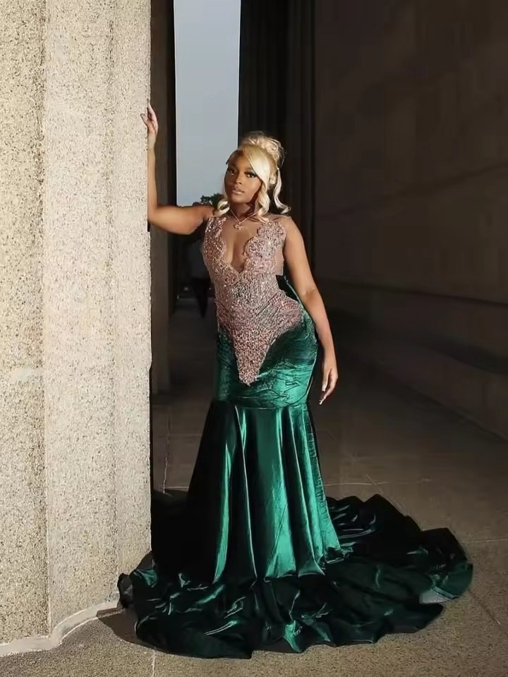 Sparkly Mermaid Green Veet Prom Dresses Black Girl 2025 Sexy Glitter Rhies Beaded Sequin Long Party Dress Customized