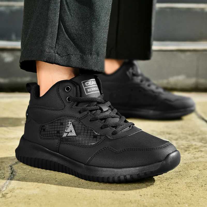 Chef shoes four season light non-slip oil-proof waterproof cfort plus size mens kitchen work shoes fashion casual mens shoes Y250306
