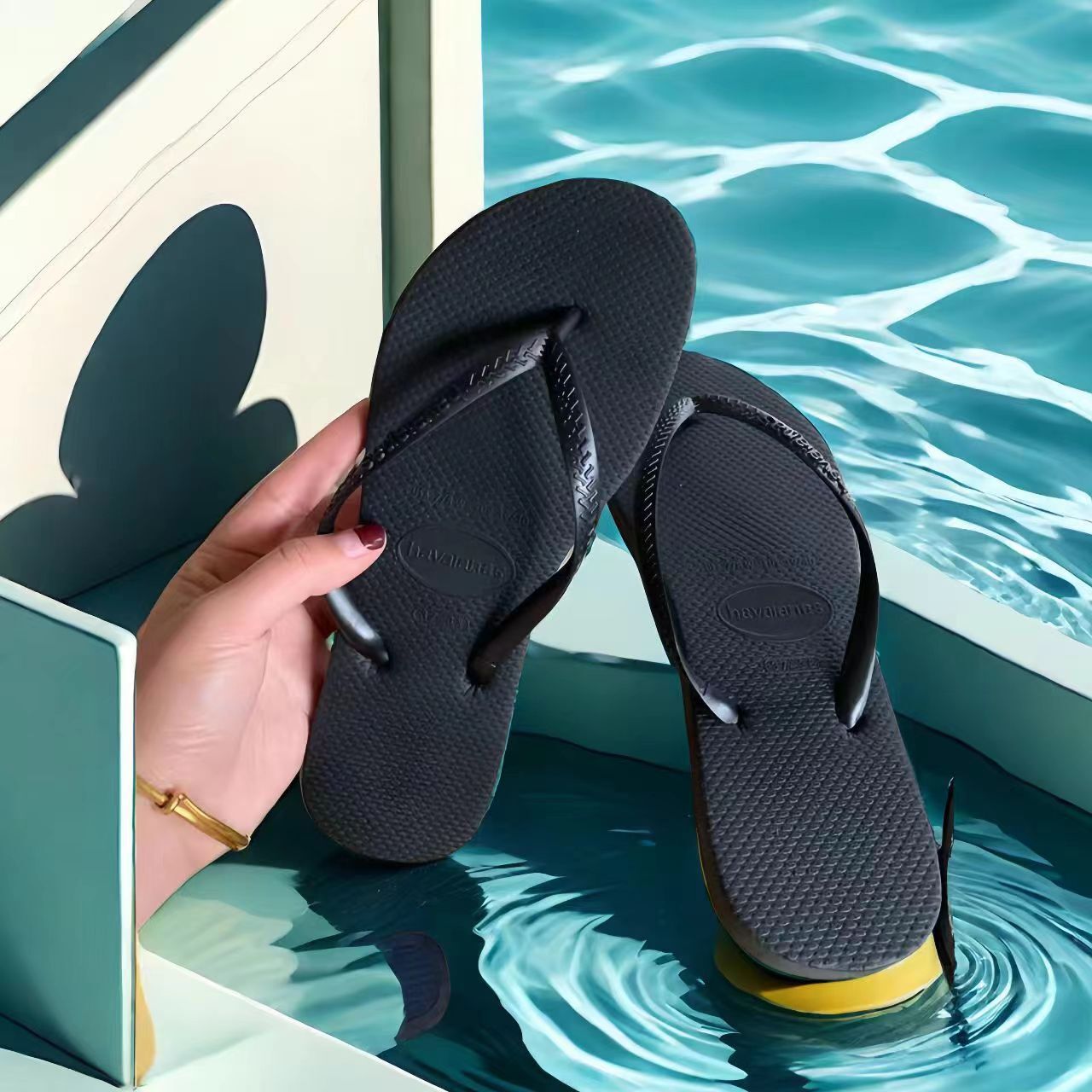 Designer Herringbone Is Suitable For Women Wearing Summer Jackets, Women's Flip Flops, And Havana Brazilian Beach Slippers