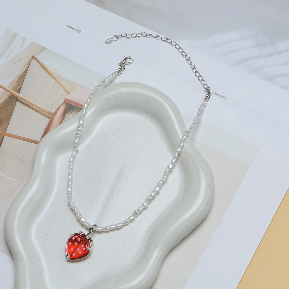 Strawberry heart pearl necklace colorful girl beaded lockbone chain for couple necklace