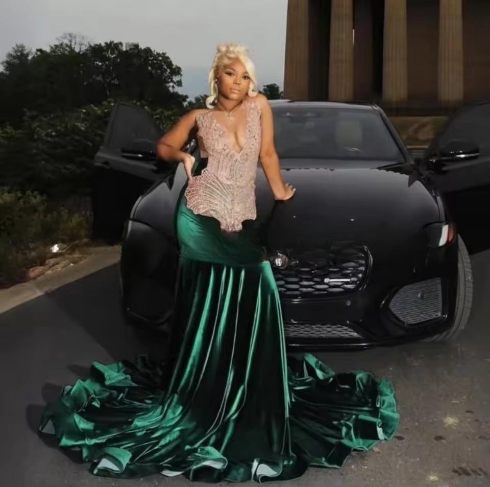 Sparkly Mermaid Green Veet Prom Dresses Black Girl 2025 Sexy Glitter Rhies Beaded Sequin Long Party Dress Customized