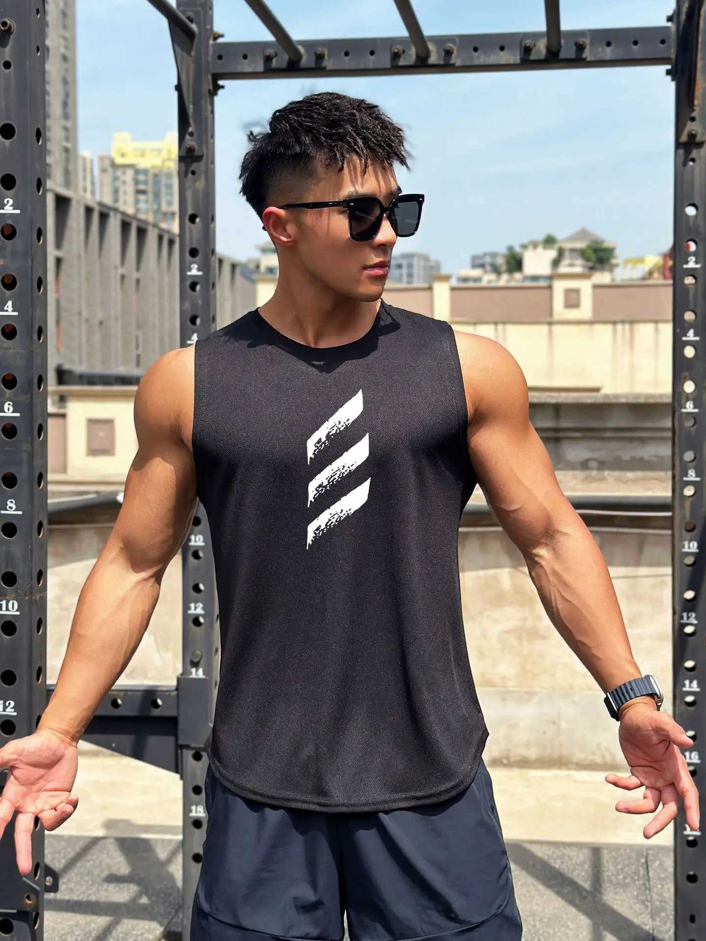 Fashion Simple Mens Tank Tops Casual O-neck Sleeveless Shirts Summer Quick Dry Breathable Gym Tees Outdoor Fitness Sports VestT250318