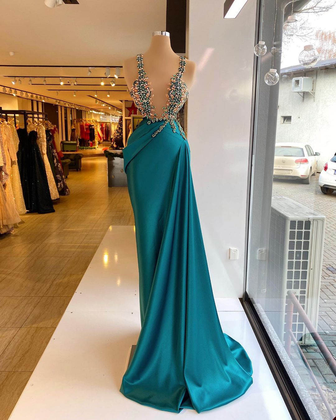 Evening Dresses For Women Sheer Neck Sleeveless Gown Crystal Beaded Sweep Train Party Customized Dress