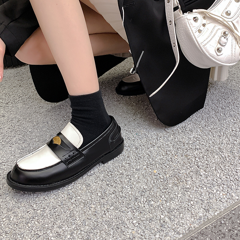 French thick-soled niche women's loafers New style Black and white British style small leather shoes for summer