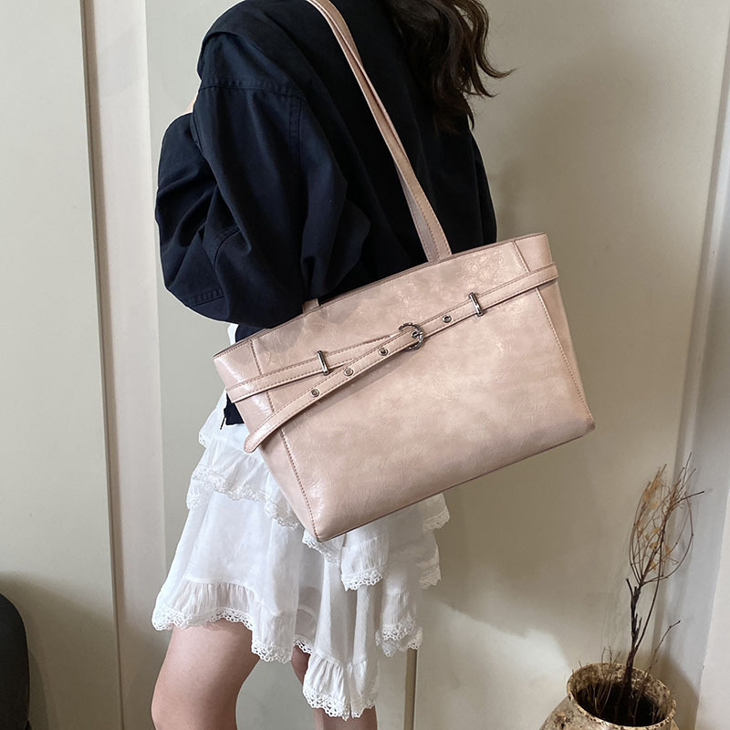 2025 New Fashionable Handbag High Quality Bright Surface Original Designer Women s Bag Large Capacity Travel Wallet Single Shoulder Handbag