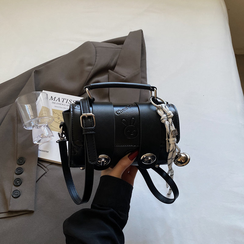Fresh And Trendy Underarm Bag 2025 Early Spring Trendy Designer Fashion Matching Shoulder Crossbody Bag Fashionable Niche Crossbody Handbag Wallet Sto