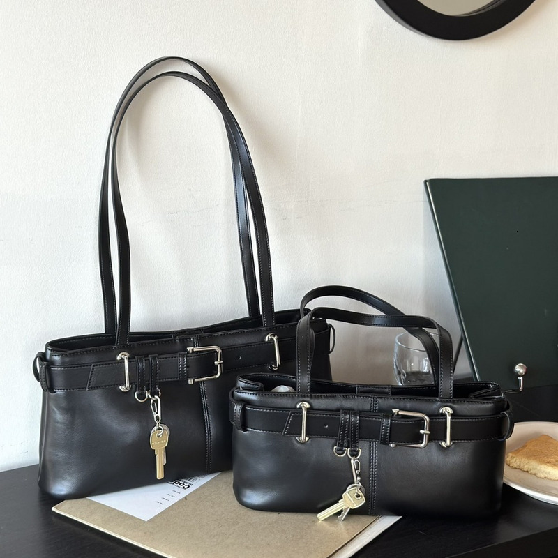 Korean Niche High-End Osso Style Belt Buckle, Single Shoulder Magic Stick, Underarm Key Bag, Large Capacity Commuting Bag
