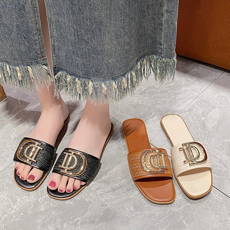 Straight-line flip-flops summer new fashion leisure double D metal buckle black flat slippers for women to wear outside