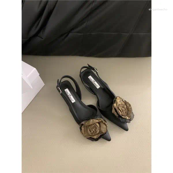2025 S Fashion Designer Sandals Shoes Female Sandal Shallow Mouth Women S Clear Heels Girls Retro Closed Beige Pointed Open Low Comfort