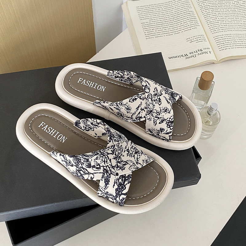 2025 Free Shipping High End Designer Sandals Non Slip Soft Soled Women S Slippers Fashion Designer Outdoor Casual Shoes Open Toed One Line Beach Cross
