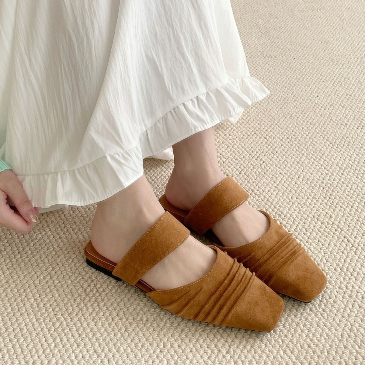 Fashion Tabi Ninja Shoes WomenRound Split Toe Shallow Thick Heel Sandals Single Mid Heel Mary Janes Shoes Female Pumps 241101