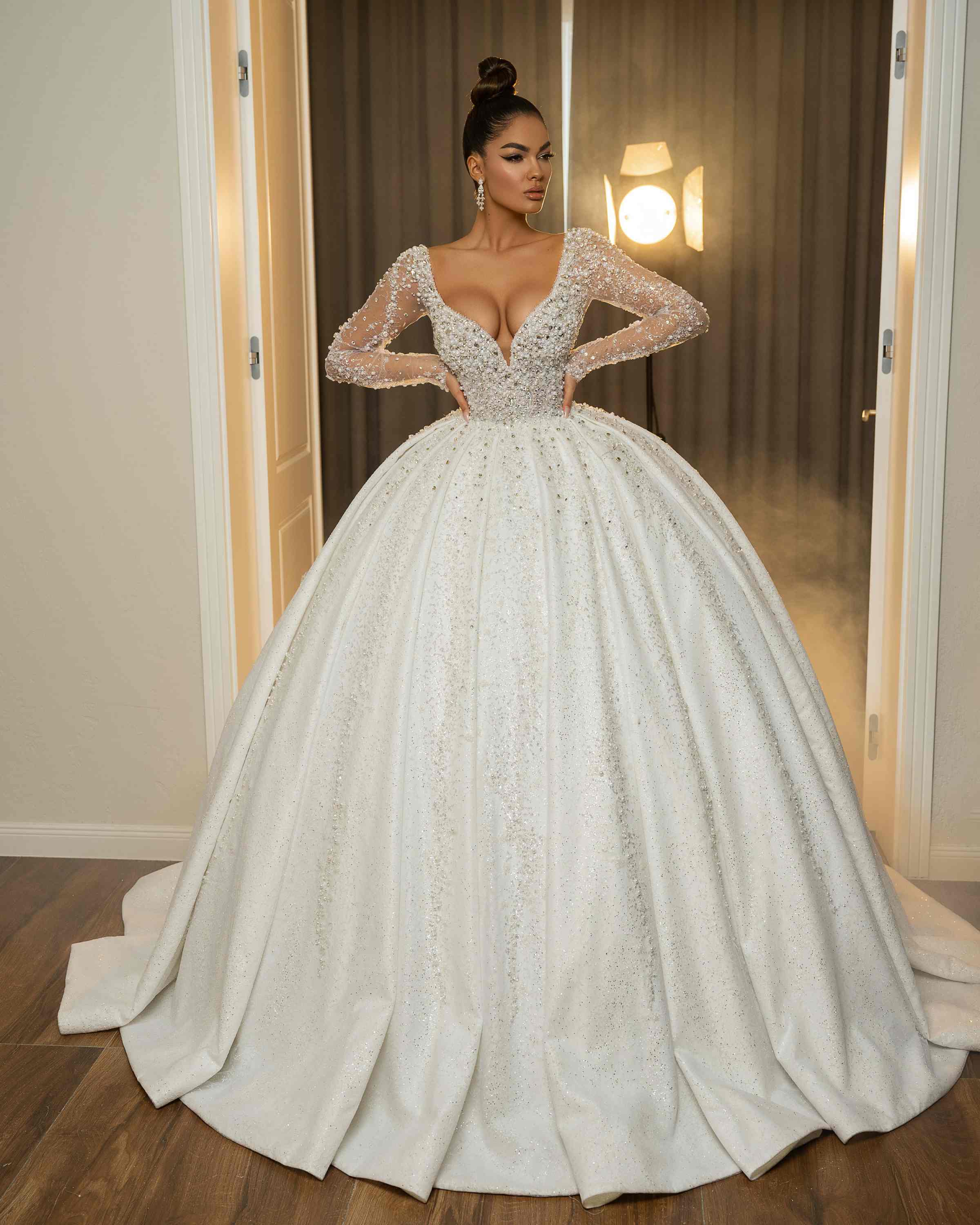Sexy Ball Gown Wedding Dress For Women V Neck Long Sleeves Bridal Gowns Pearls Sequins Crystal Sweep Train Dresses Custom Made vestidos de novia