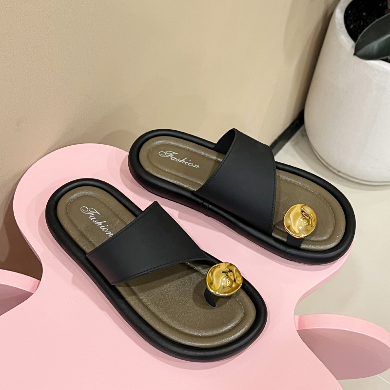 Designer Sandals Toed Clip On Sandals Fashionable Designer Women Flat Bottomed Niche One Piece Free Shipping Slippers Outdoor Leisure Beach Shoes