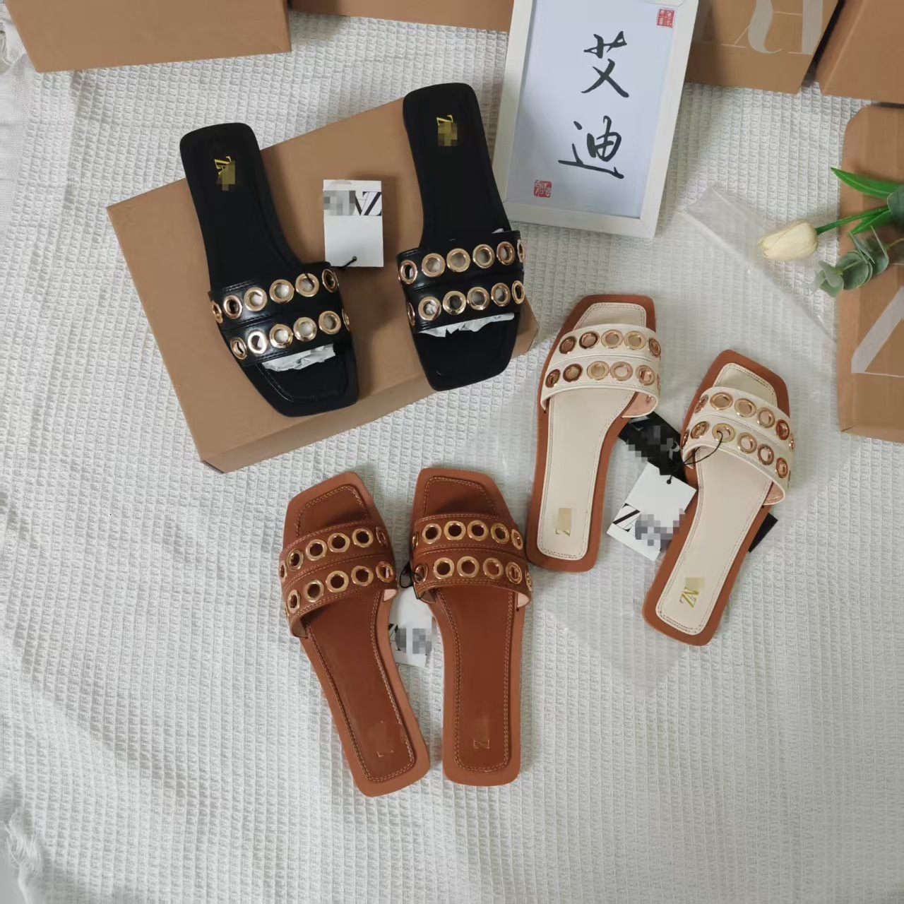Summer New Flat Sandals With Hardware Buckle Hollow Designer Sandals Fashion Designer Multi Functional Light Free Shipping Luxury Women Slippers Casua
