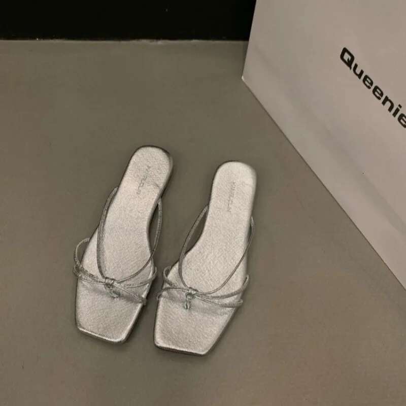 Summer 2025 Women's Flip Flops Gold Designer Sandals High Quality High Heels New Slippers Free Shipping Women's Anti Slip Open Toe Flat Shoe