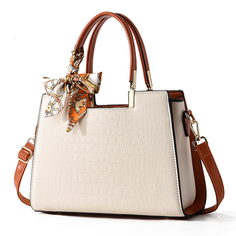 2025 Designer s New Women s Handbag Slant Body Large Capacity Storage Bag Fashion Square Bag Makeup Bag Trendy Tote Bag