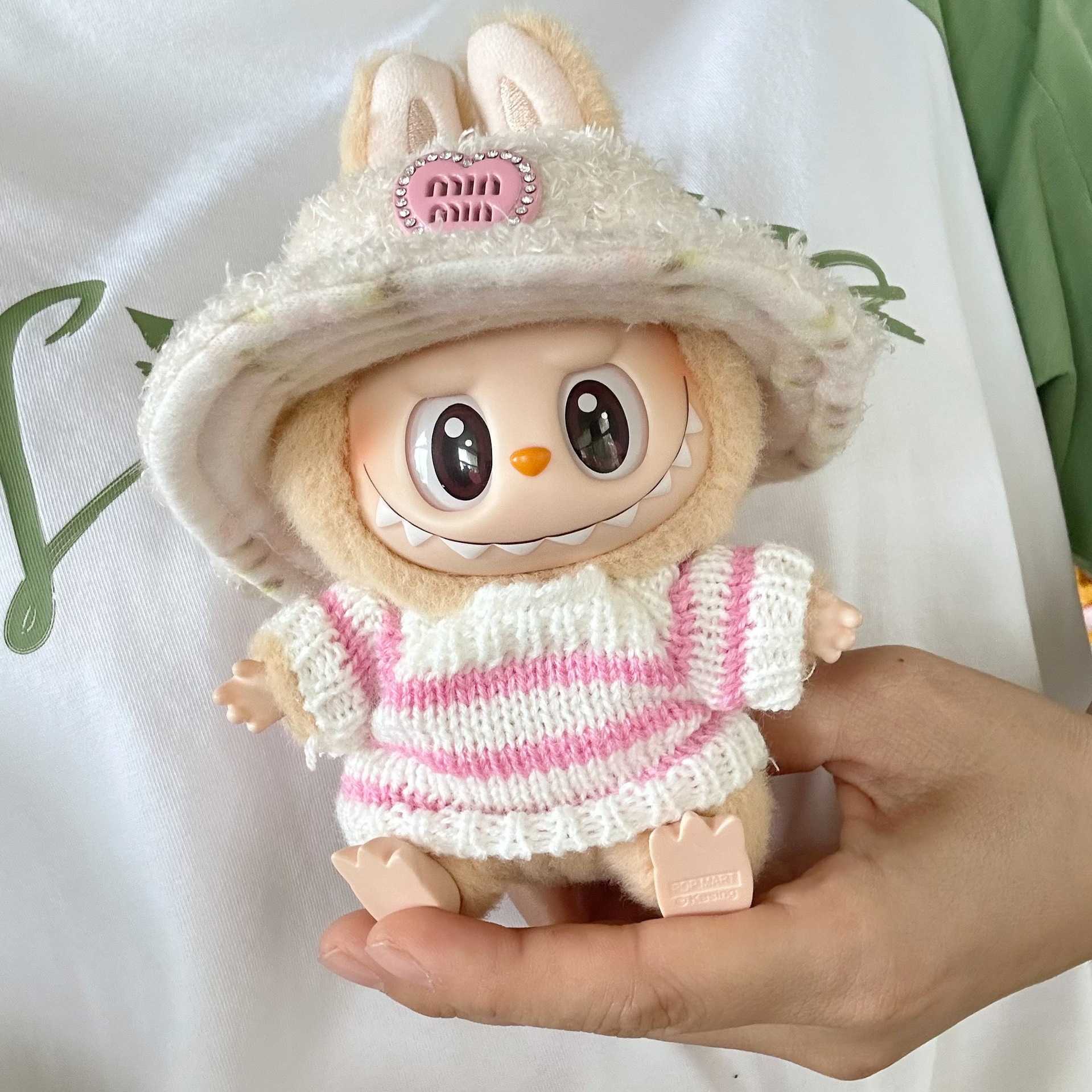 Doll Apparel Only clothes Second generation plush toy clothes for sitting parties childrens clothes fleece hats striped sweatersY250307UU4X