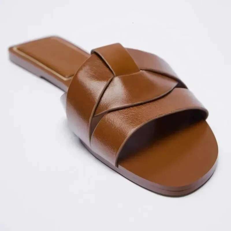 Summer 2025 New Women Designer Brand Flat Woven With Comfortable Women s Casual Bottom Slippers Woman Shoes