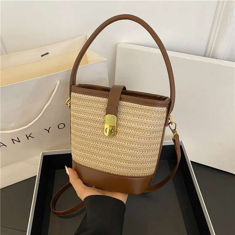 Womens Fashion Trends Straw Bucket Bag Female Summer Handmade Woven Shoulder Ladies Shopping Purse New Beach Bags Handbags